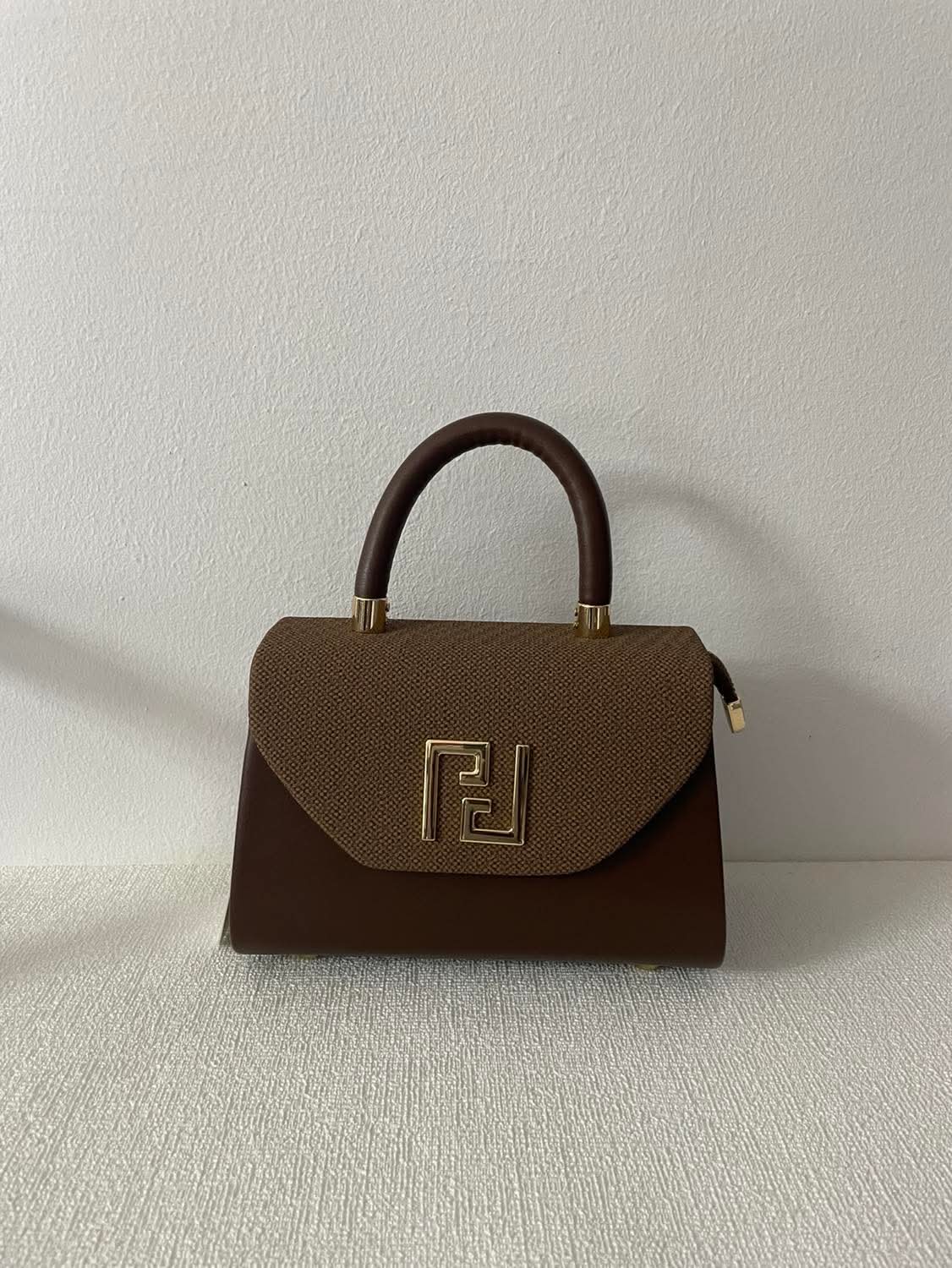 https://accessoiresmodes.com//storage/photos/360/DAVID JONES/received_942772601728263.jpeg